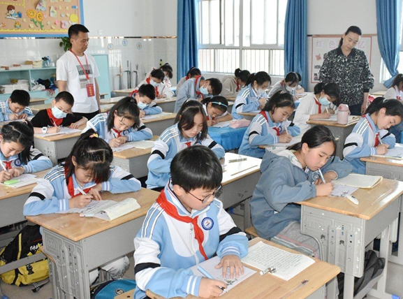 教育中心定位加强课程资源建造编写中小学单元学历案26个学科