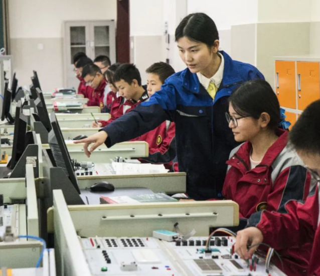 关键技能打破研究成果融入课程教育带着学生到研制一线解说案例